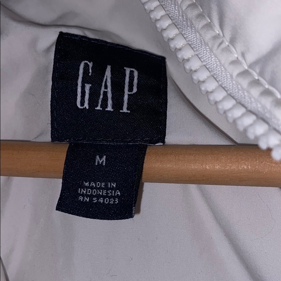 Gap White Puffy Vest - Picture 2 of 9